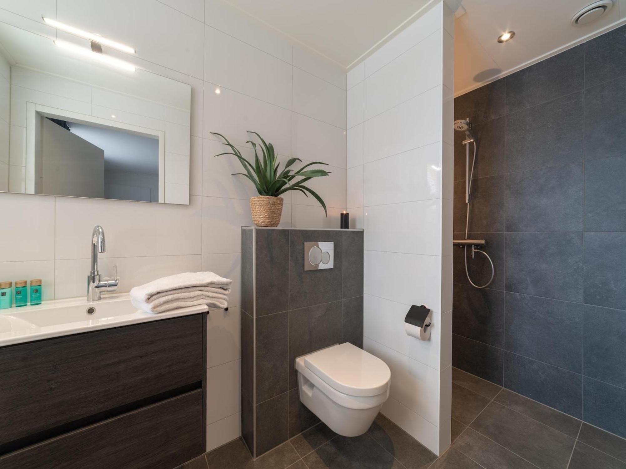 Vakantiehuis Lovely With A Luxurious Outdoor Sauna *